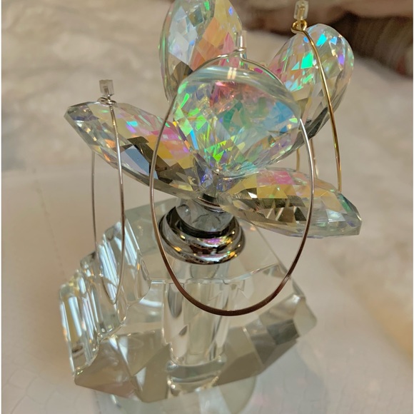 Your Choice - Gold or Silver! NWTS Delicate Elongated Oval Hoops Earrings - Picture 3 of 10